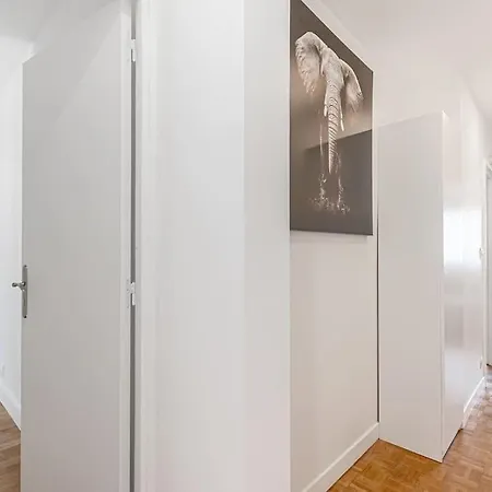 De Standing Apartment *